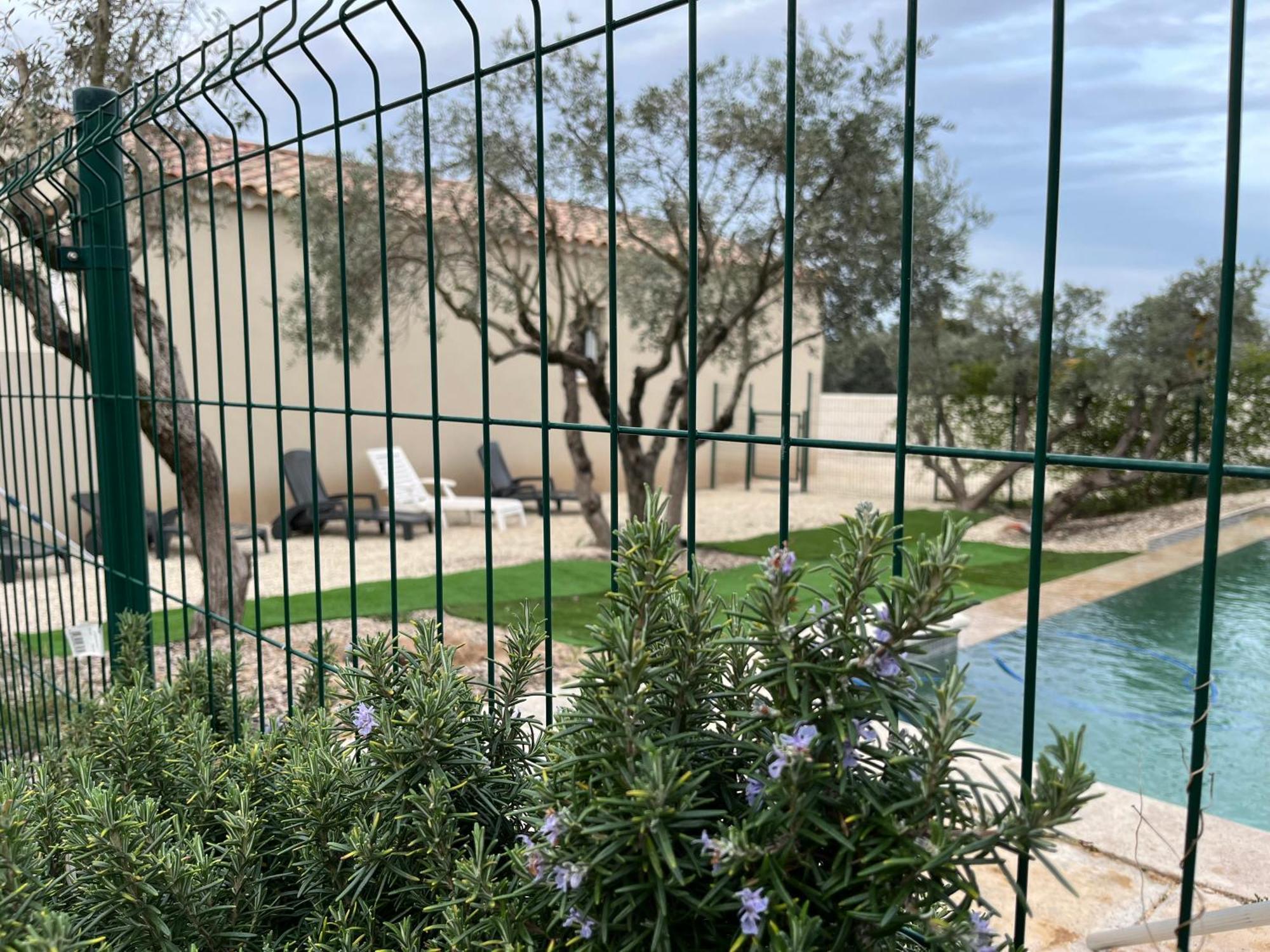 فندق Chez Nous Mérindol المظهر الخارجي الصورة